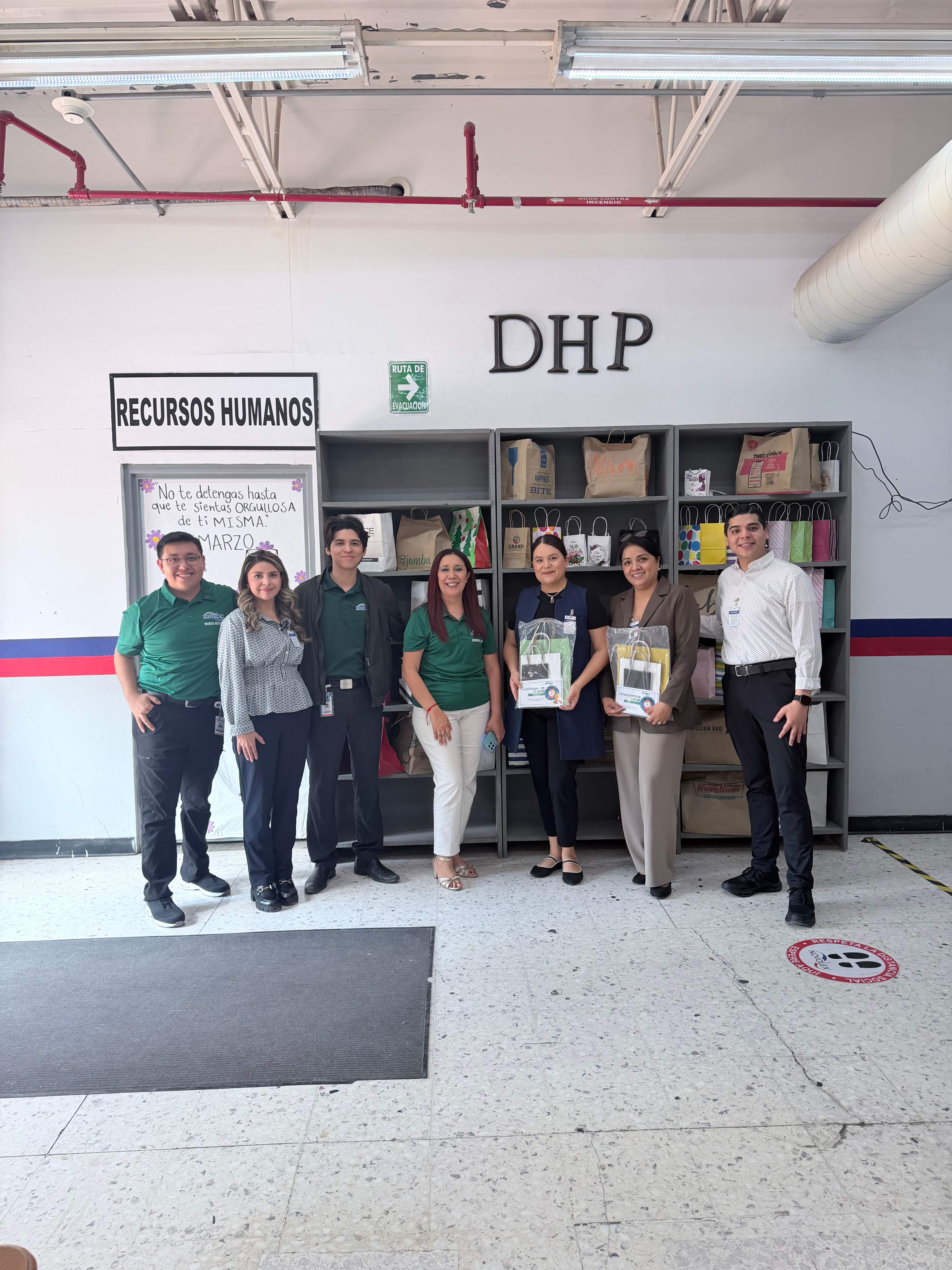 Equipo de Grupo AR Soluciones en sesión formal
